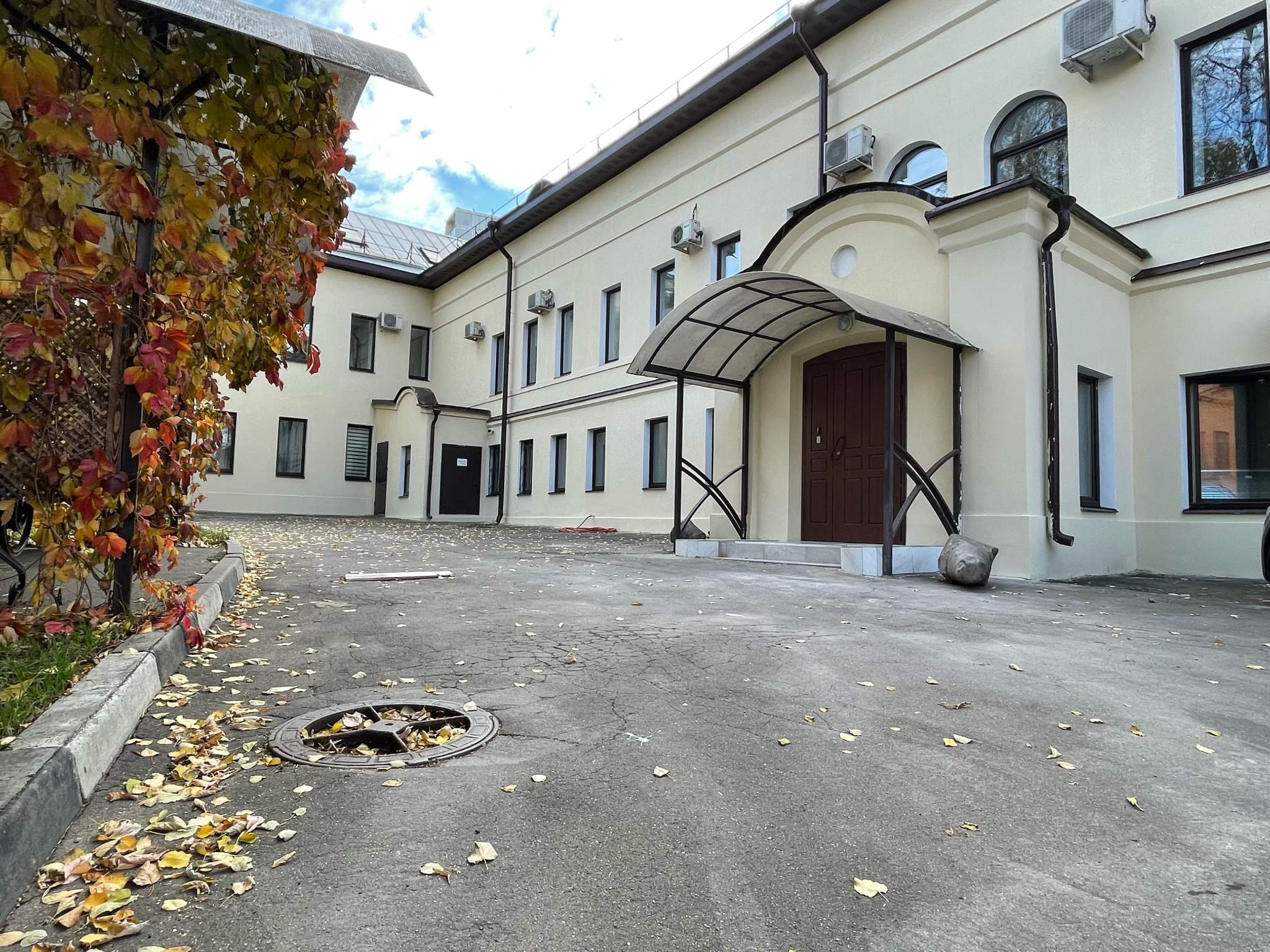 Снять  помещение свободного назначения
