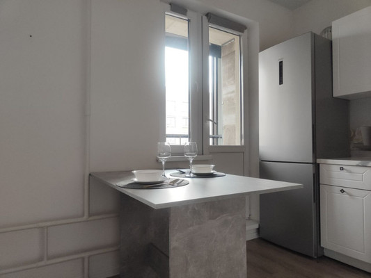 Купить --комнатную квартиру